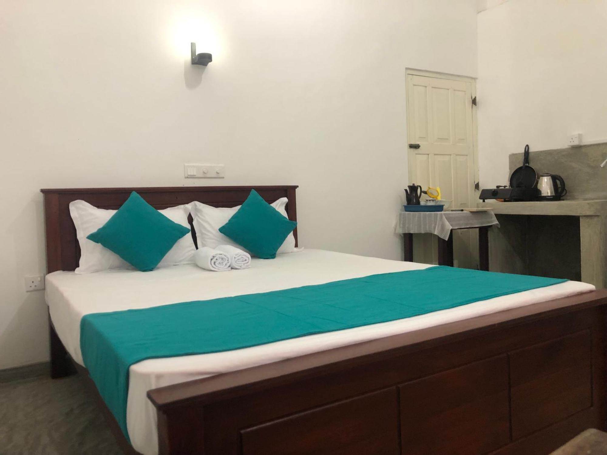 Waves Hotel Hikkaduwa Eksteriør billede