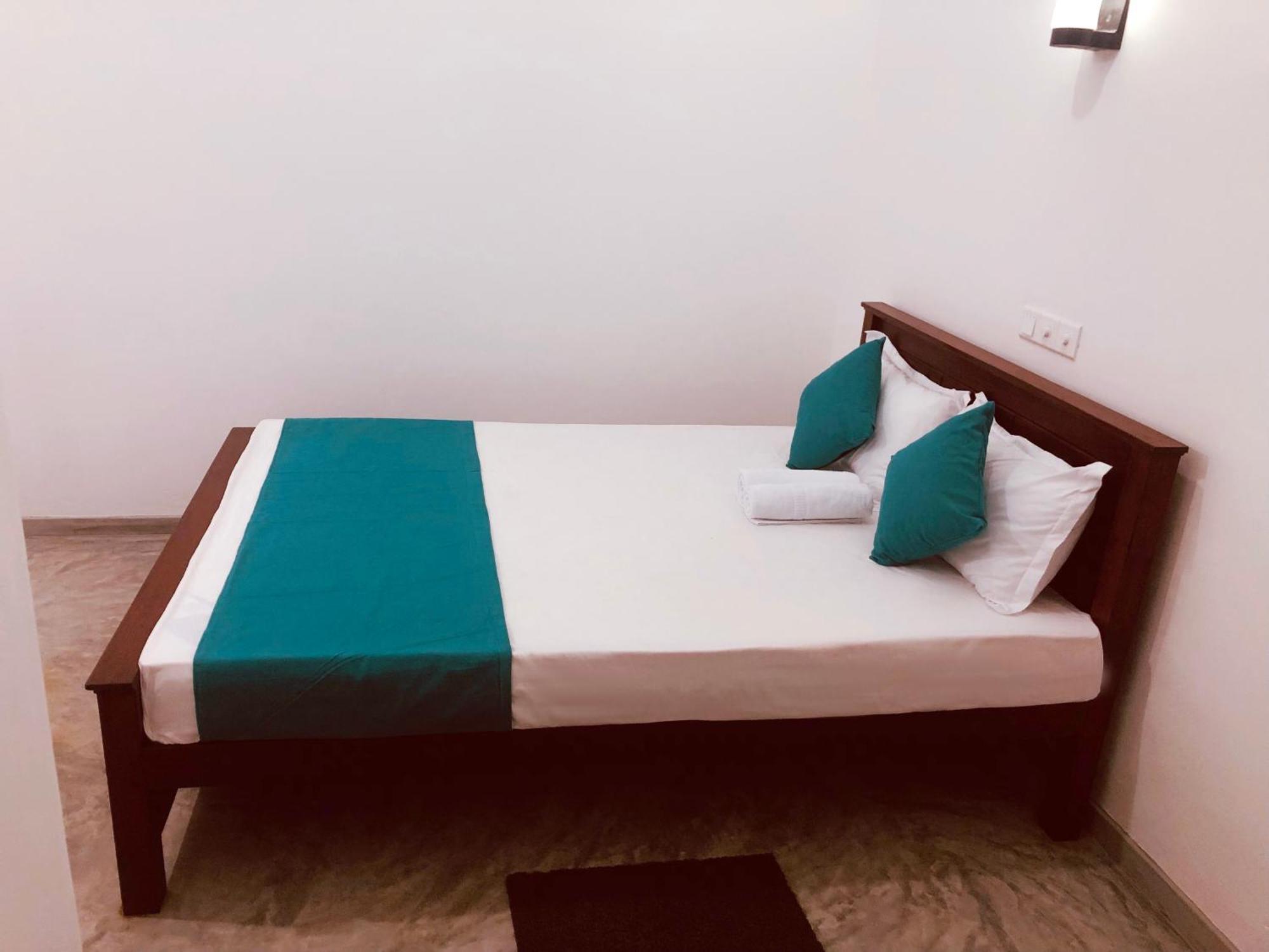 Waves Hotel Hikkaduwa Eksteriør billede
