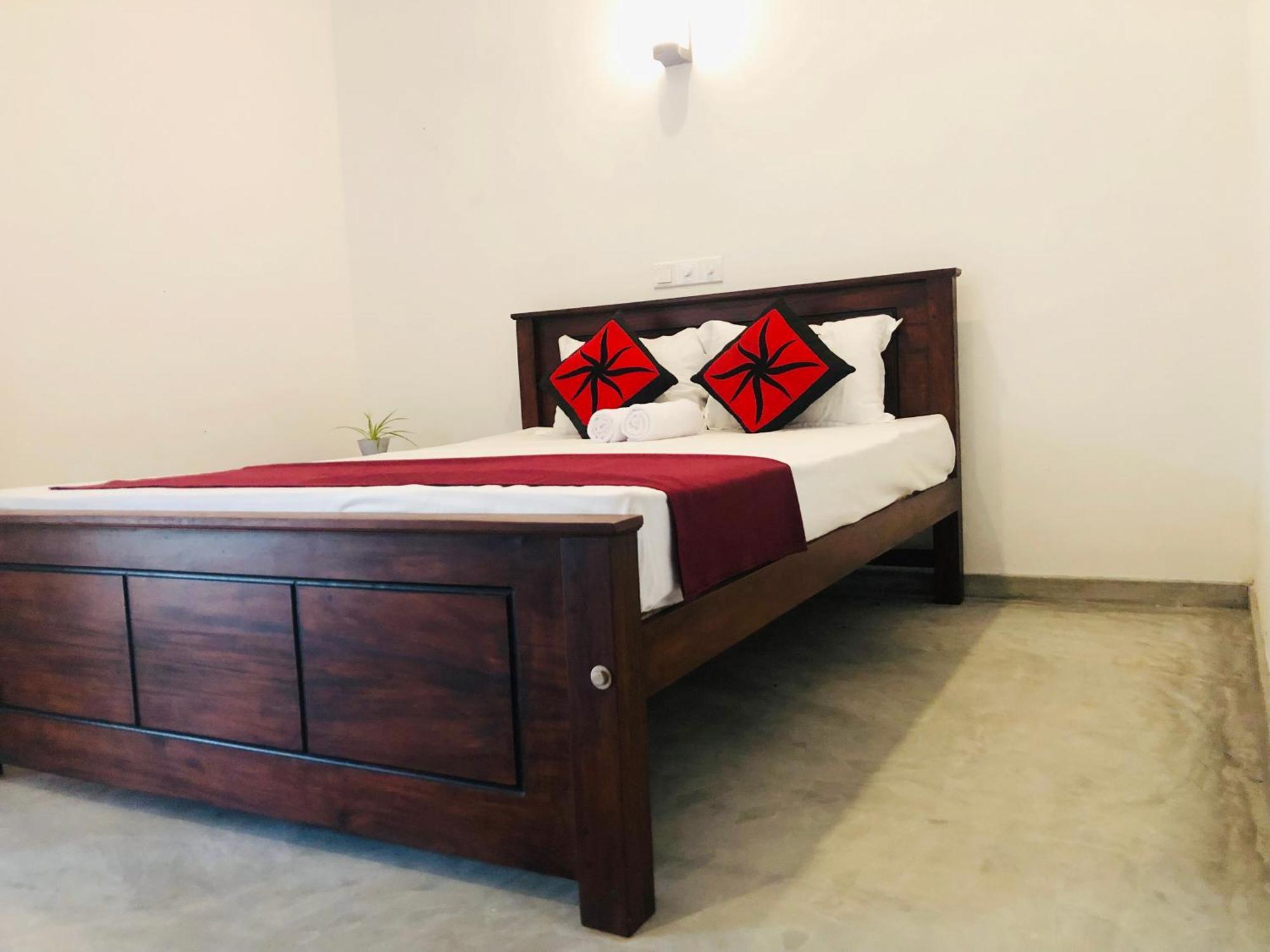 Waves Hotel Hikkaduwa Eksteriør billede