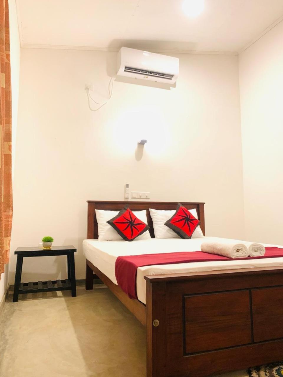 Waves Hotel Hikkaduwa Eksteriør billede